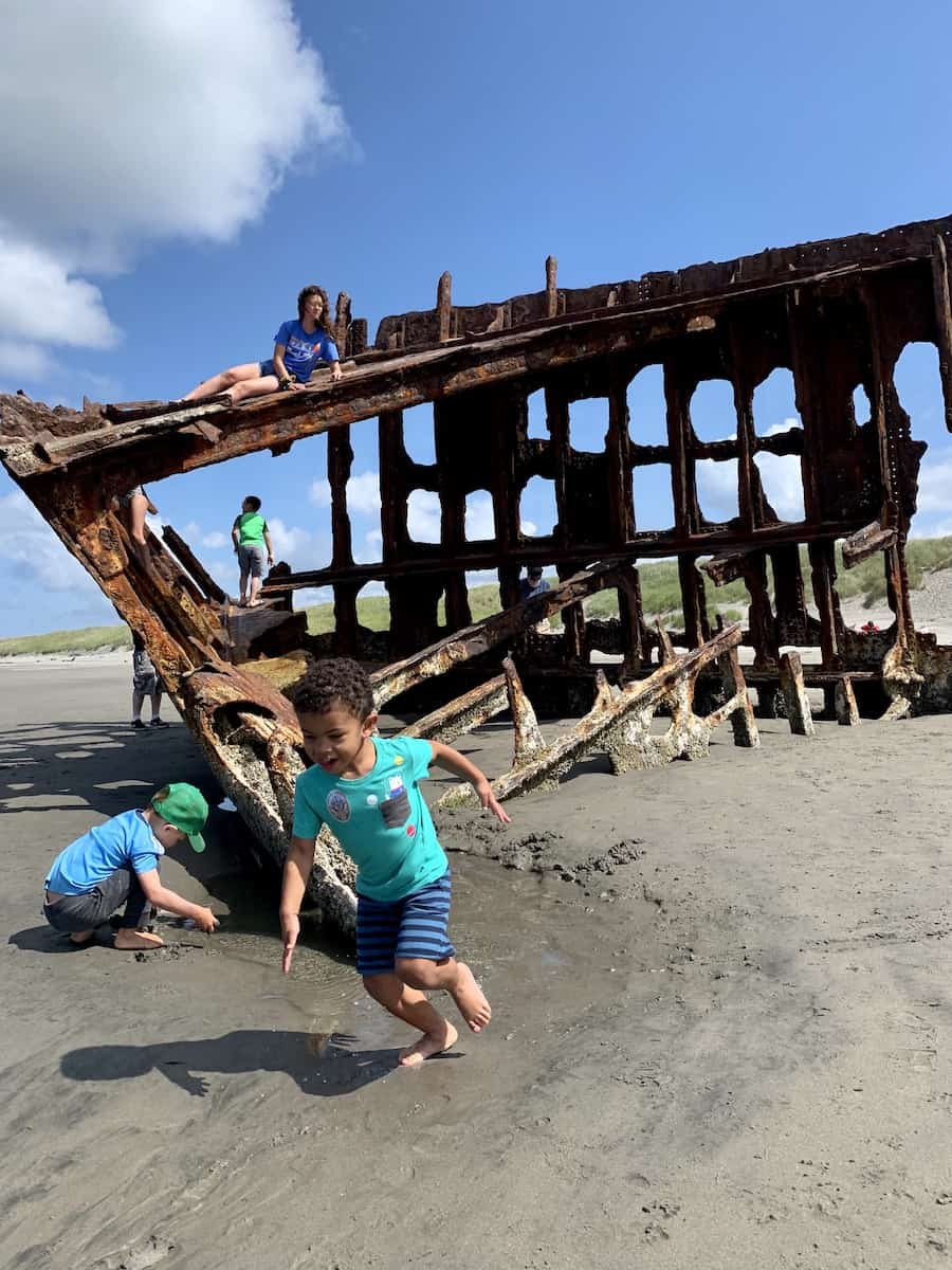 kids-exploring-outdoors