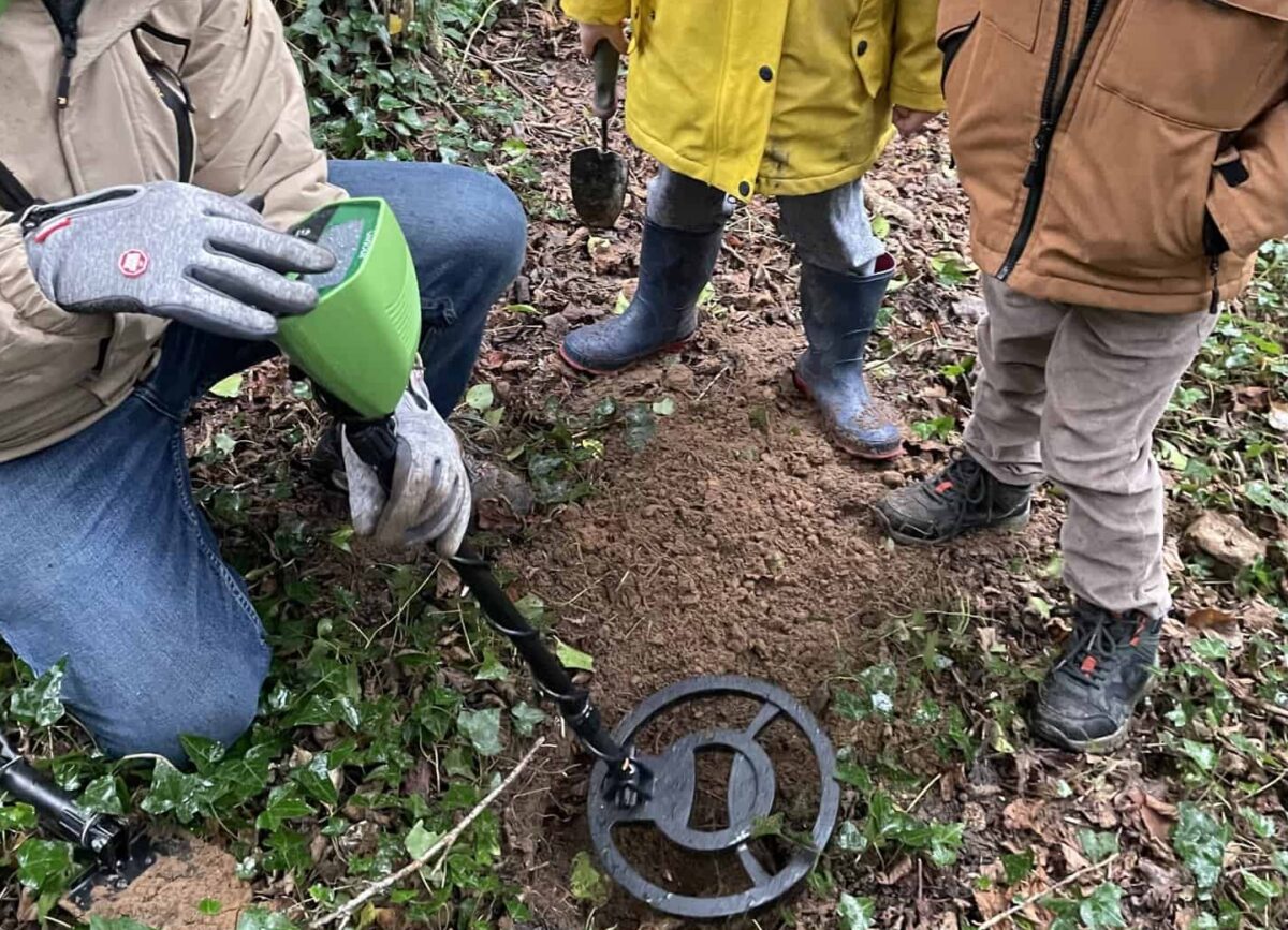 Finding treasure with a metal detector