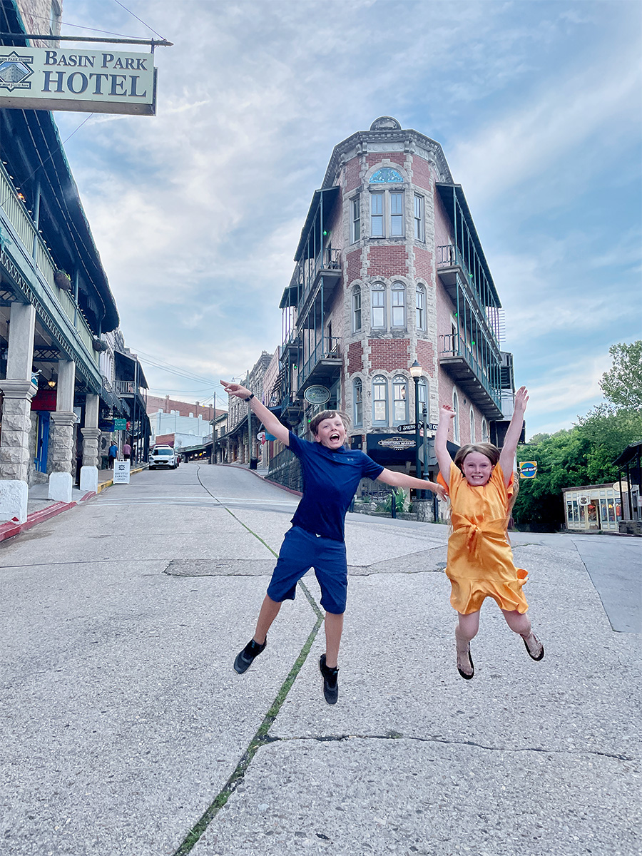 downtown eureka springs basin park hotel