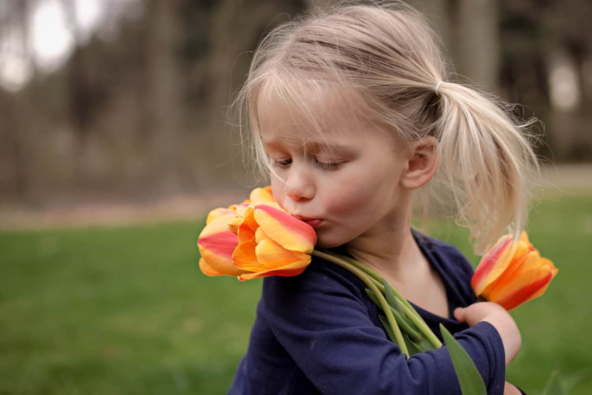 kids and tulips