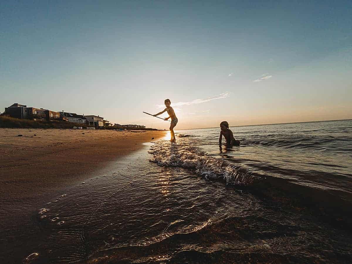 favorite summer water activities for kids at the beach 